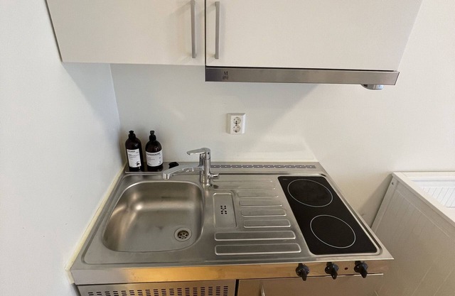 Inviting apartment, short distance to most things!
