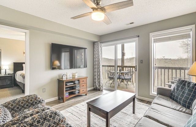 Inviting Branson West Condo w/Pool Access