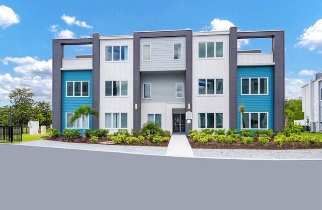 Inviting Condo with Pool Table near Disney with Resort & Waterpark Access -.