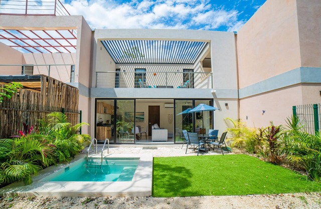 Inviting condo with plunge pool, patio, fitness area, & kitchenette