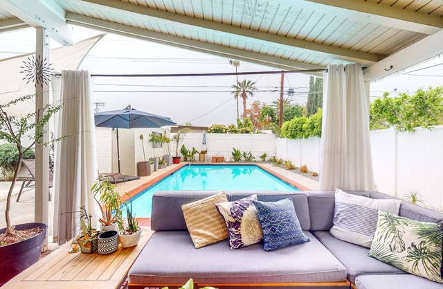 Inviting Dog-Friendly - Pool, Kitchen, & Fireplace