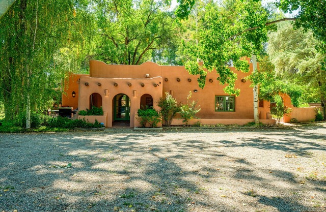 Inviting dog-friendly house with hot tub, patio, grill, & W/D