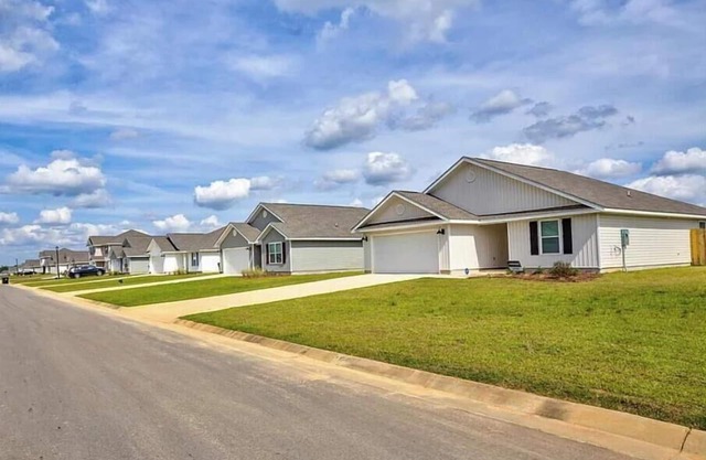 Inviting Home in a Prime Pensacola Location