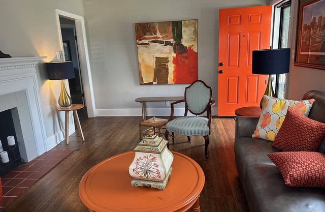 Inviting home in Lindley Park! Short walk to grocery, bars, cafes & coffee shop!