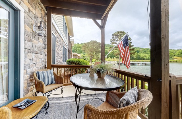 Inviting lakefront home with dock, WiFi & central A/C