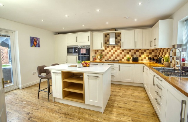 Inviting & Spacious Home | Free Parking | Hospital