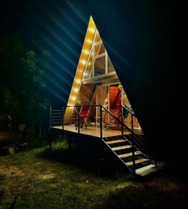 Io-Ti Cottage