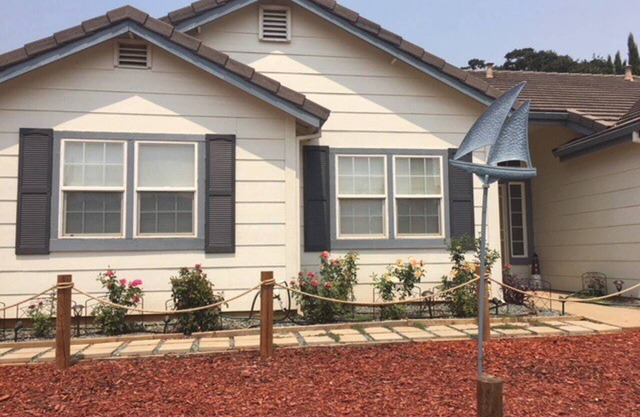 Ione Captains Cottage With 3 separate BEDROOMS Close to Town. Centrally located.