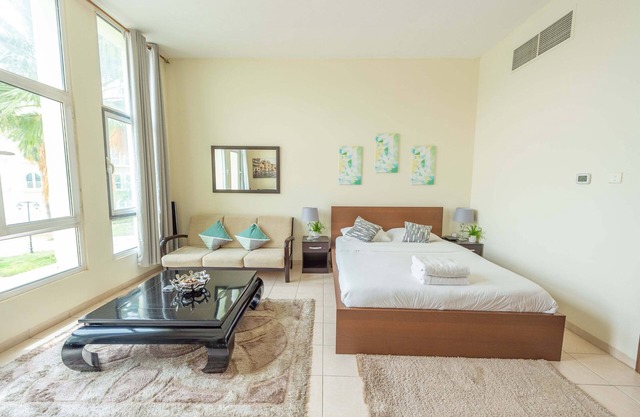 IRN - Spacious Studio in Discover Gardens