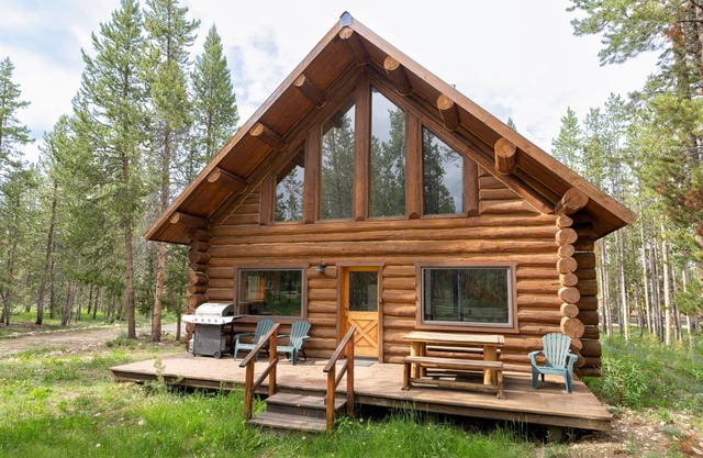Iron Creek Log Home - The Perfect 'Cabin In The Woods'