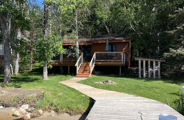Island Cabin ~ Lake living at its finest, clean, monthly only discount