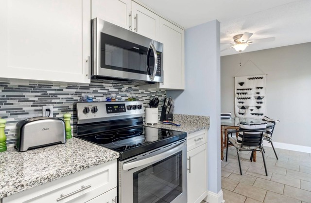 Island Escape: Pool, Tennis & Walk to Beach