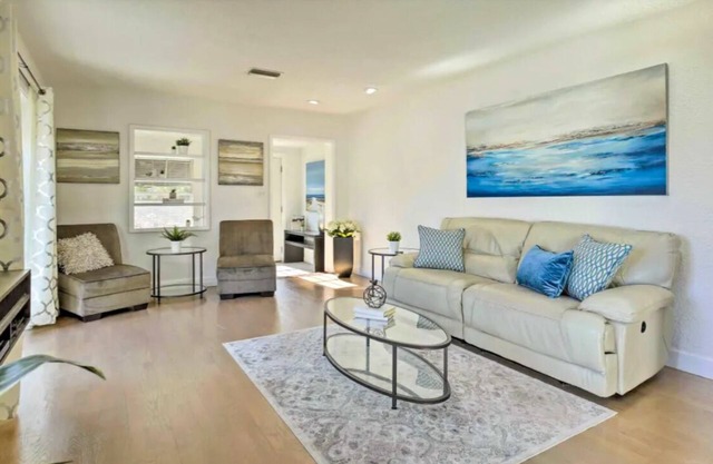 Island Paradise by DT/Hyde Park/TGHospital w/Patio