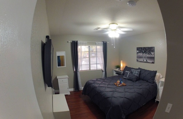 Island Rio ~ Lux. Priv. Bed/Bath ~ 10 Min Strip/LAS ~ Hi Tech ~ 50" WidesScreen