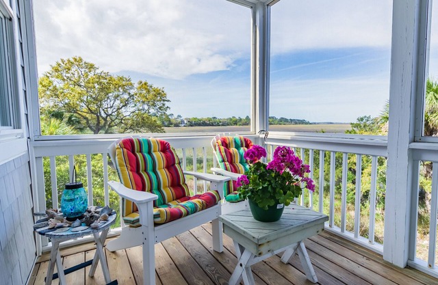 Island Style Home, FULL WATER VIEWS, GOLF NEARBY, 2p KAYAK! 5 DECKS, BIKES!