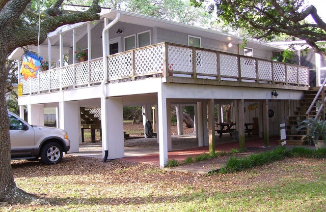 Island Styled, Family-friendly, Pet Friendly, Peaceful Beach Cottage