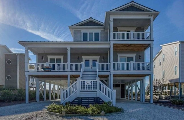 "Island Time All the Time" Here at this Beautiful Ocean Front Oasis