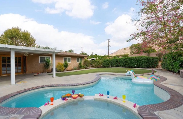 Island Vibes in Riverside: Your Tropical Escape!