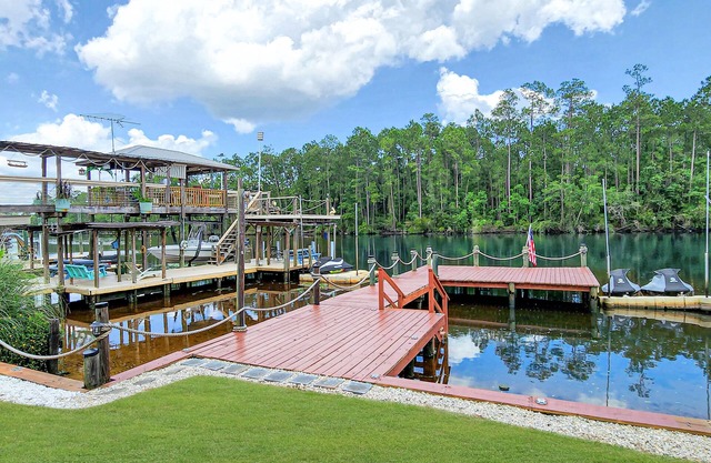 It's 5'O-Clock Here on the Dock! Grill, Chill, Fish, boat, and make memories!
