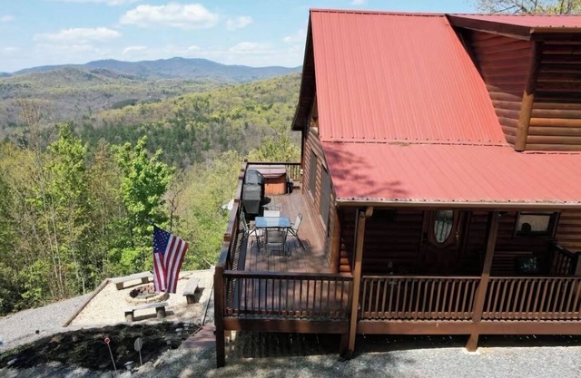 It's All About The View! 3 Bedrm/3 Bath Cabin Blue Ridge GA, Mineral Bluff GA