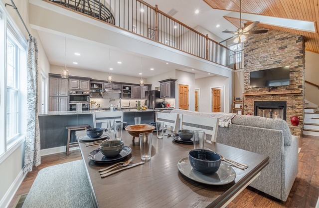 It's All Fun and Games - Modern Family Cabin Near Helen, Hot Tub, Games, Golf