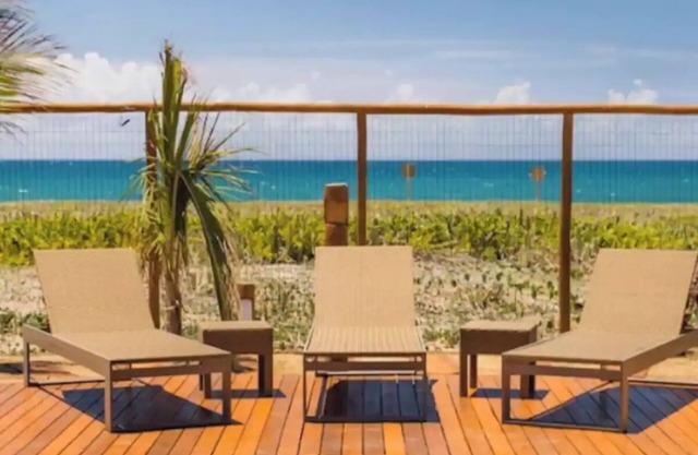 Itacimirim, high standard seafront.