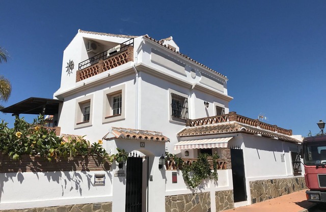 Italian Style Beachside 3 Floor Villa, 300 m San Pedro Beach!