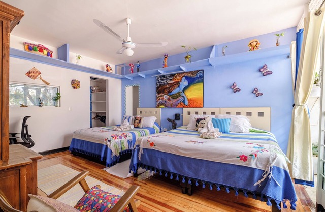 ITZAE HAB. BABY BLUE POLANQUITO ON THE WAY TO THE AUDITORIUM