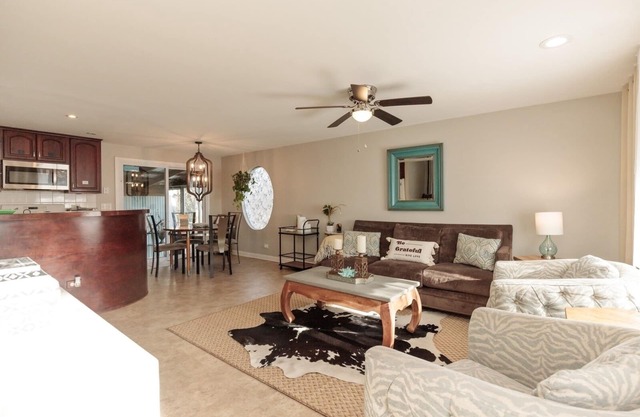 IVP Manor House Close to Lake, Beach & Naval Base