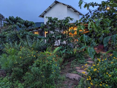 Ivy Coffee Farm - Garden House