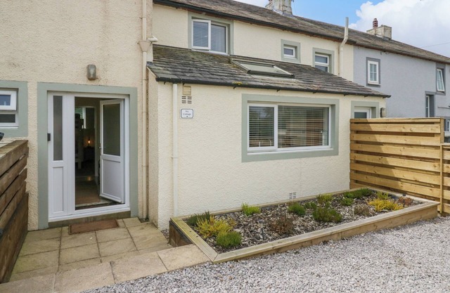 IVY COTTAGE, pet friendly, country holiday cottage in Seascale