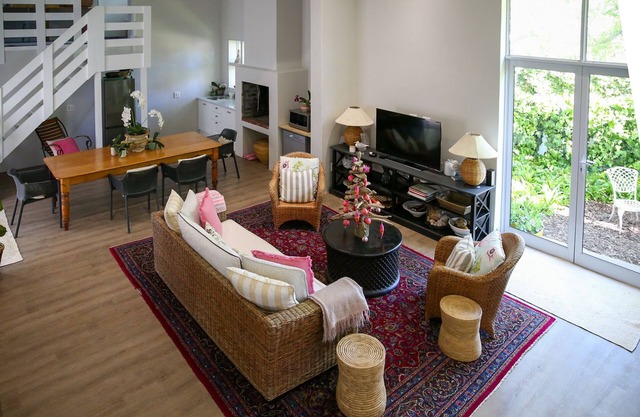 IVY HOUSE - Super- Spacious - Spot - Somerset West