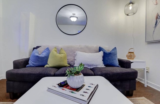 J 88 · Private gated cottage! Walk to Overton square!