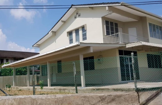 J & I Roomstay B 3 Person with shared bathroom