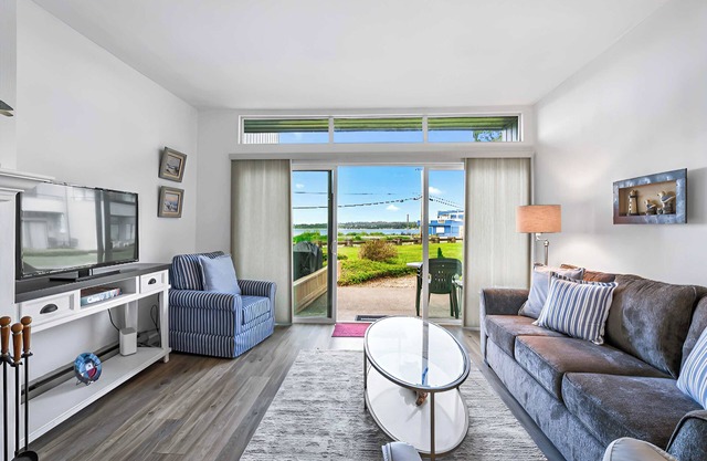 Jacob's Landing - front walk out condo with stuning bay views.