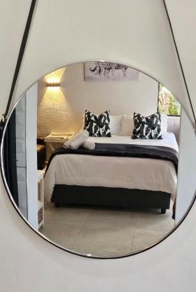 Jacuzzi, Airport, St George's Park