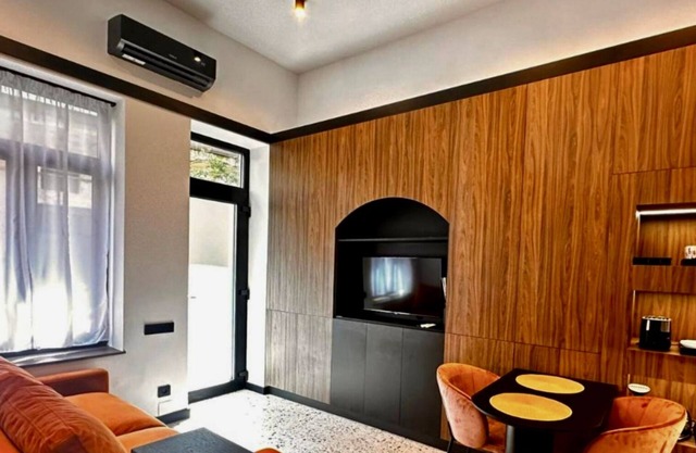 Jais Home-Moon Apartment-Muzeului Square-Old town
