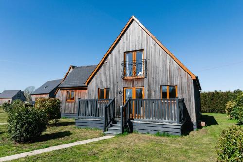 James Ville Marina, Lodge 9