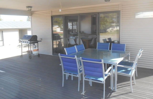 Jameson's Run ~ walking distance to beach ~ Free Wifi