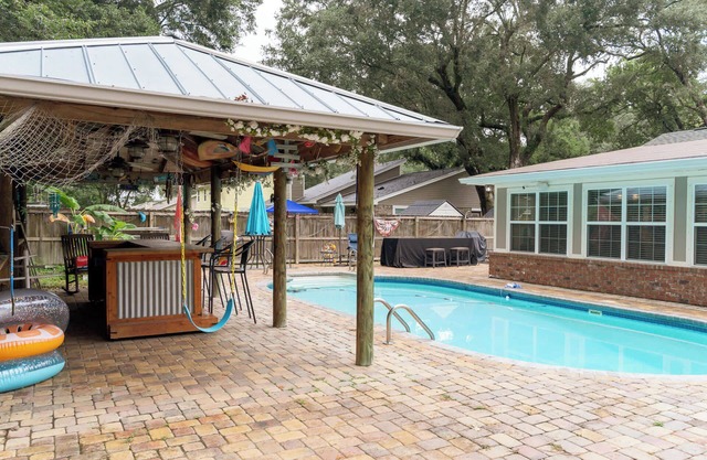 Jan's Oasis Family Retreat Pool, Bar, Games & Fun!