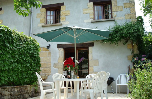 Jasmin Stone country house