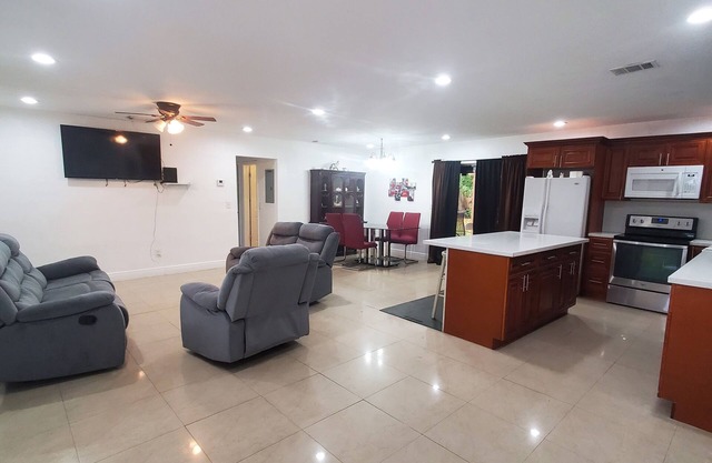 Jazzy Escapes (with pool) near Hard Rock Stadium