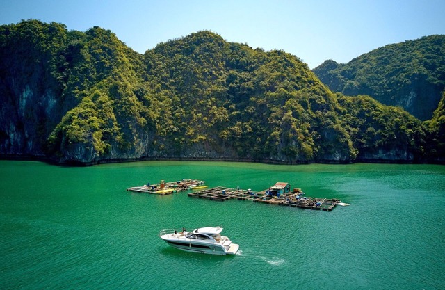 Jeanneau Leader 36 Yacht Charter - Vietyacht Marina Club Halong Bay Cruise
