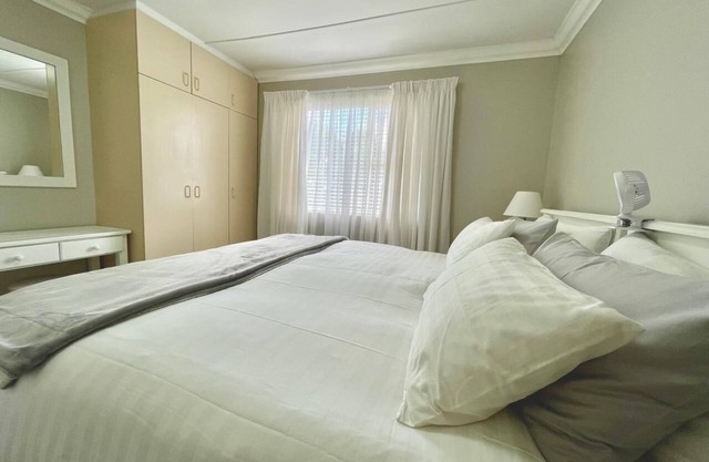 JEFFREYS BAY! CLOSE TO POPULAR BLUE FLAG STATUS BEACH!