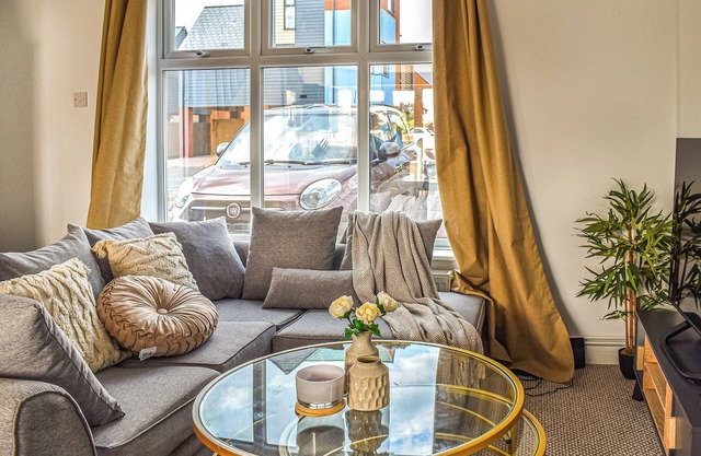 Jemmett House is a lovely high end two bed house in a great location.