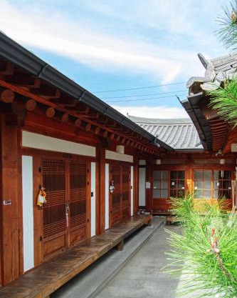 Jeonju Hanok village Deoksugung