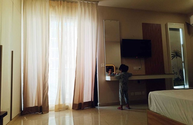 Jigyasa Comfy Studio in Vrindavan near Bankebihari Prem Mandir AC Balcony kitchn