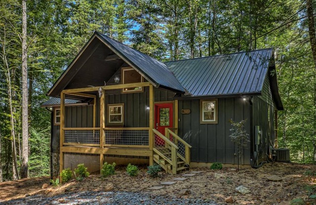 JKJK Lodge - Pet Friendly | Fenced In Yard with Fire Pit | Hot Tub