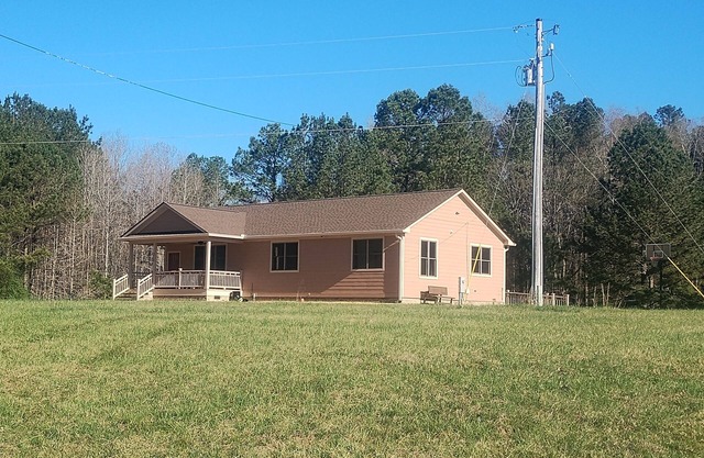 Jo Mac pond-side retreat