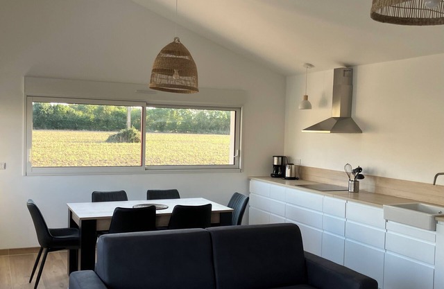 Jolie Maison à Machecoul Avec Jardin et vue sur la Campagne. Gîte Très au Calme